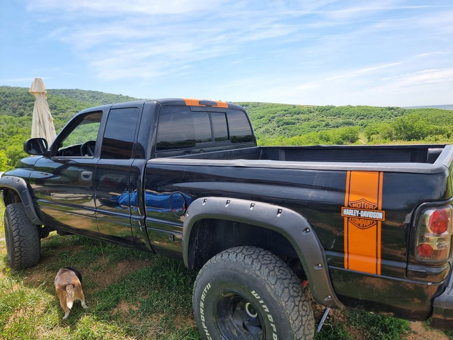 Vand dodge ram 1500 srt  5.9 v8 +gpl