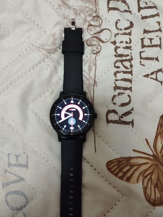 Продавам смарт часовник (smart watch)