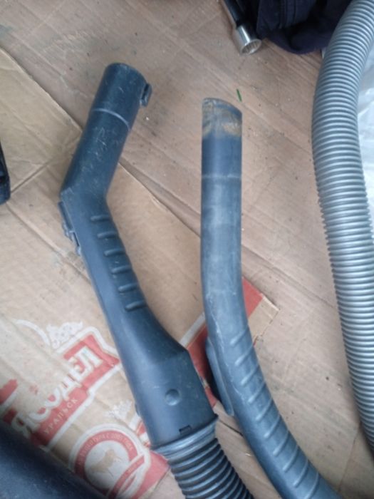 Шланги и щетки от пылесоса