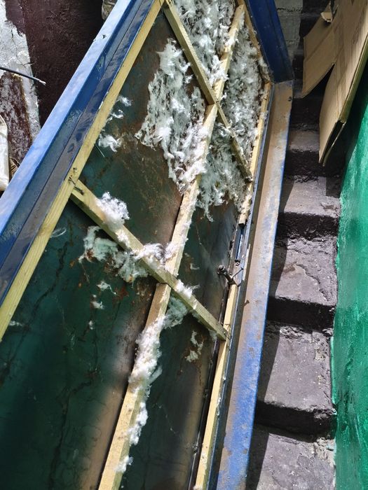 Дверь  железнаяя