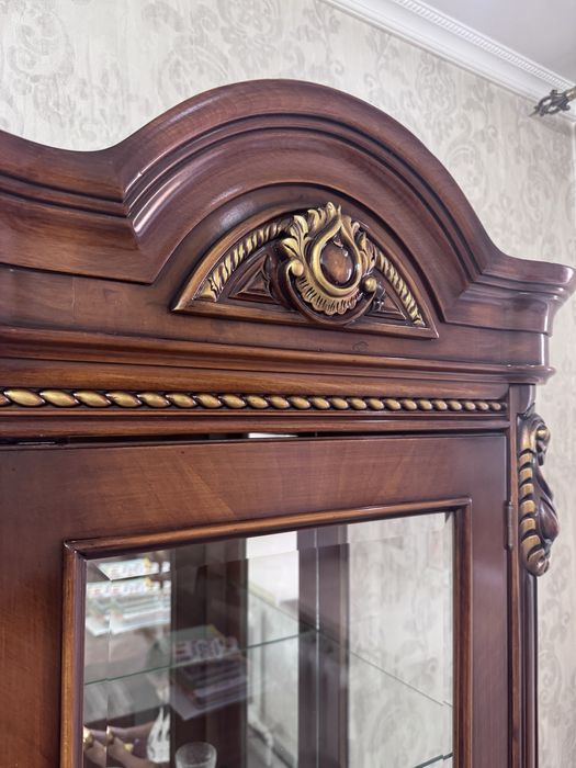 Продаю сервант для посуды