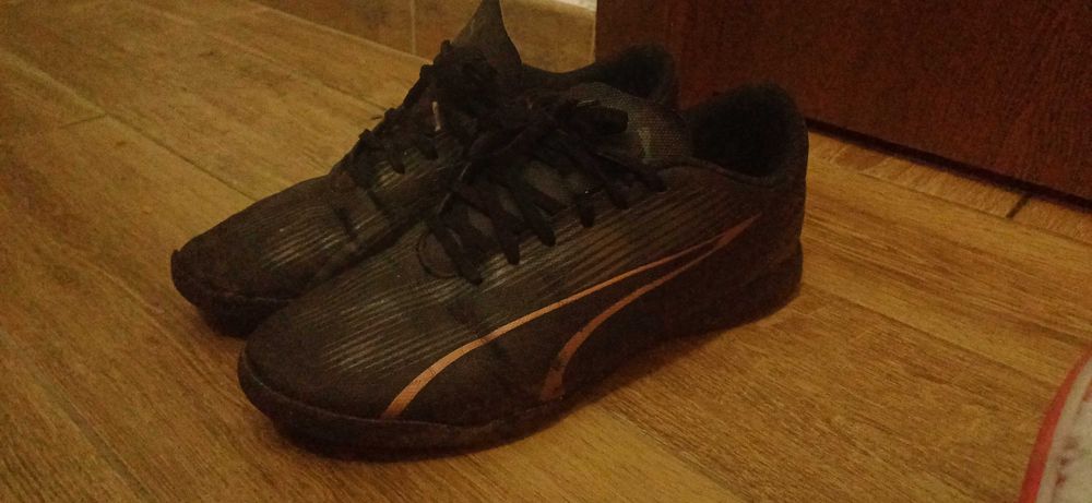 Ghete de fotbal Puma