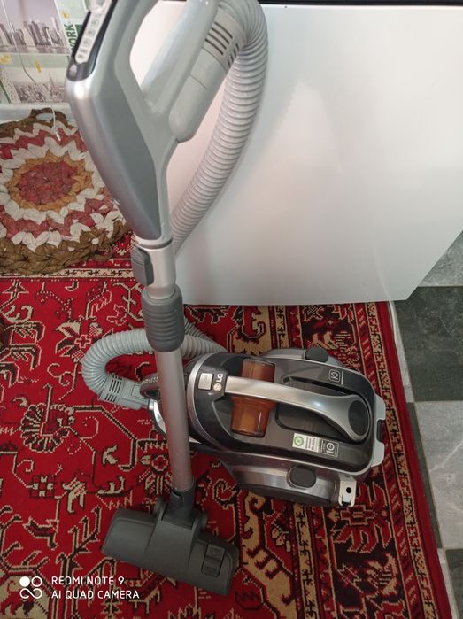 Пылесос LG компрессор 2000w.