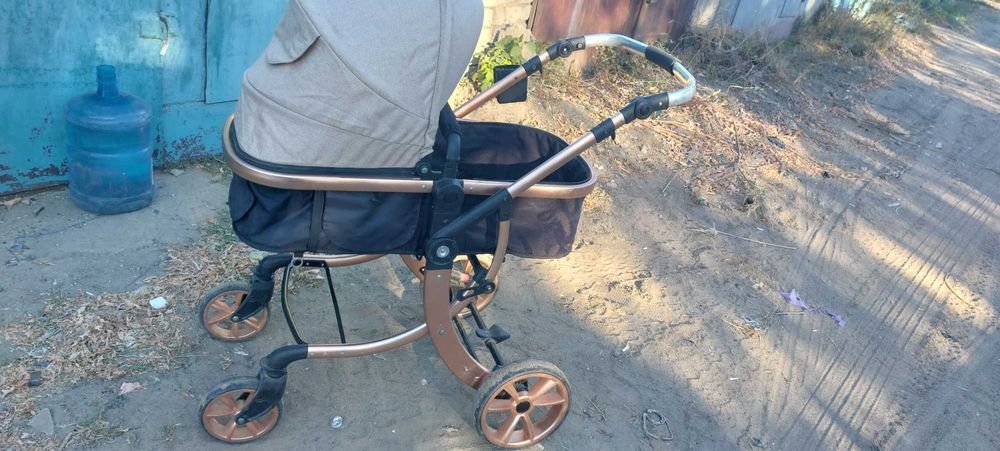 Детская коляска в хорошем состоянии