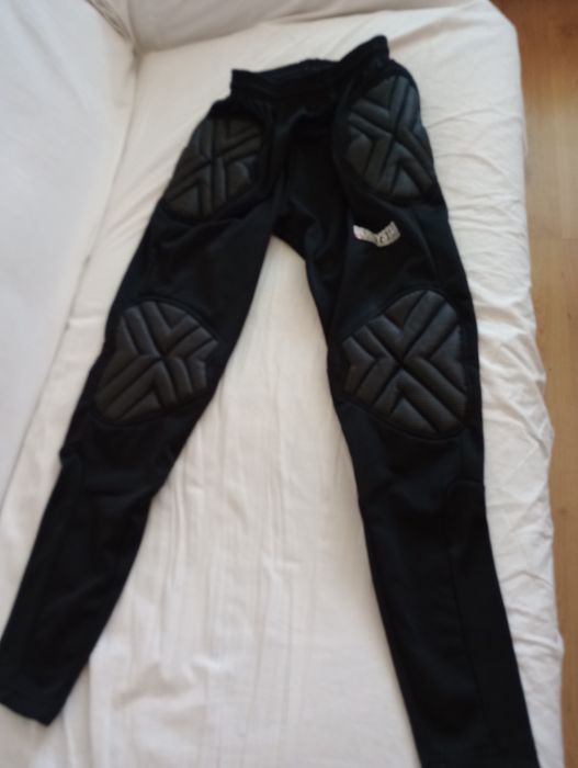 Продавам спортно долнище за колоездене. Ръст 140.