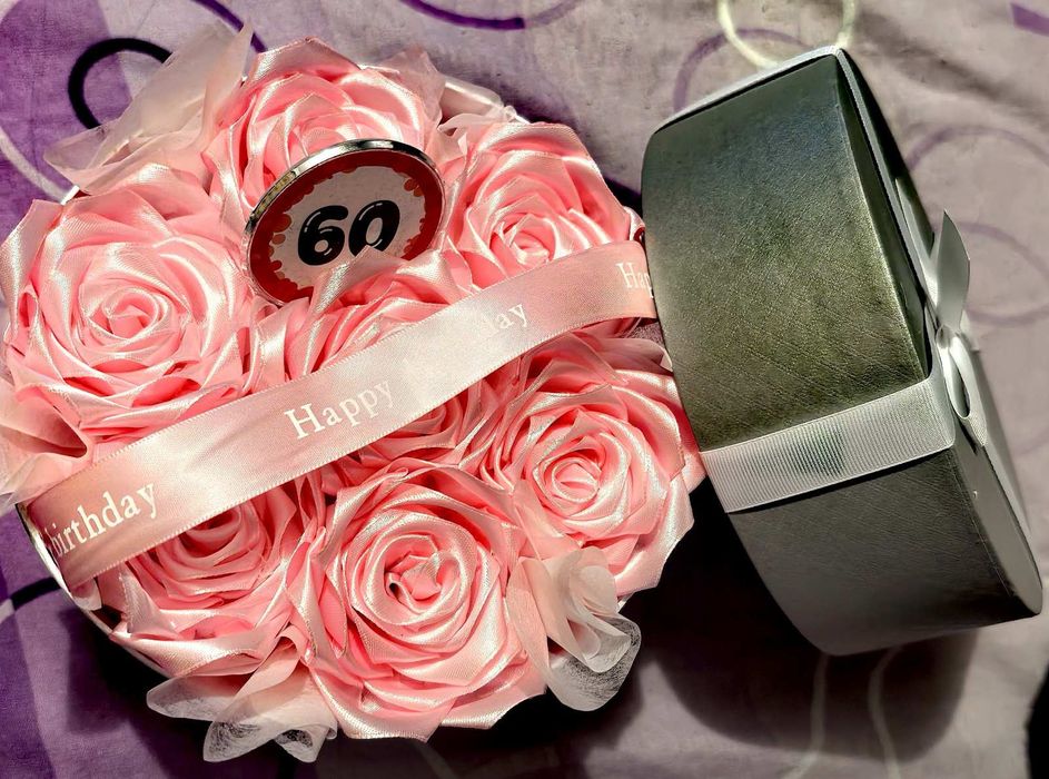 Подаръци от рози сатенени фоамени и още нещо