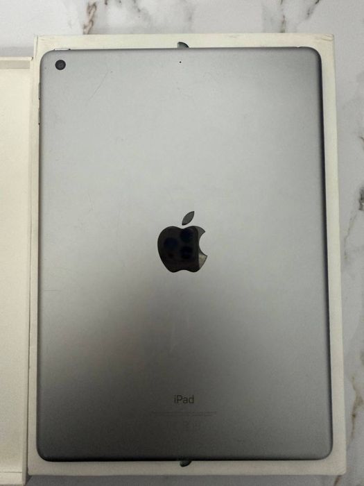 Ipad srochno sotiladi