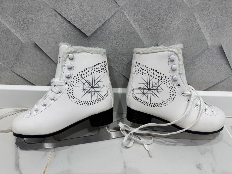 Продам коньки фигурные Sport
