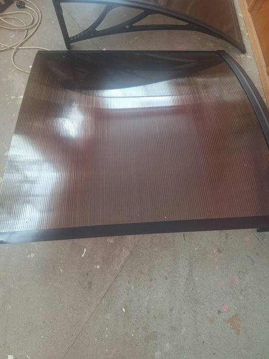 Навес от поликарбонот