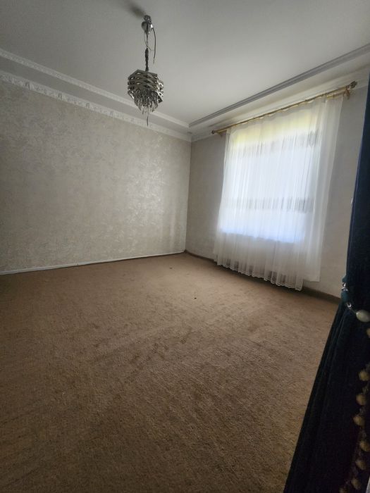 Uchaska arendaga beriladi 8 hona 2 etaj+podvol