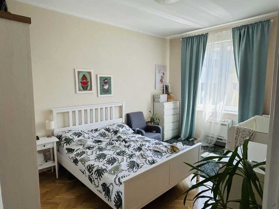 Дава се под наем Тристаен апартамент в София, Център - 88 кв.м за 1245.42 € - Снимка #2