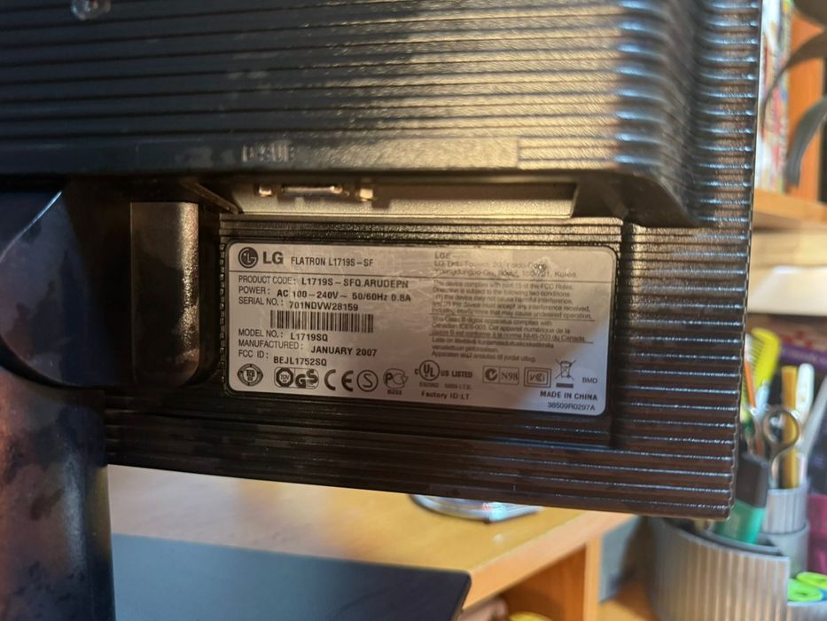Монитор LG в отличном состоянии.
