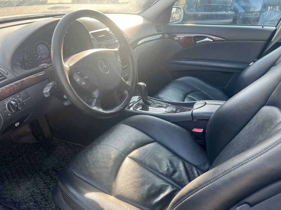 Mercedes E class w211 2.2 cdi automat usor Avariat