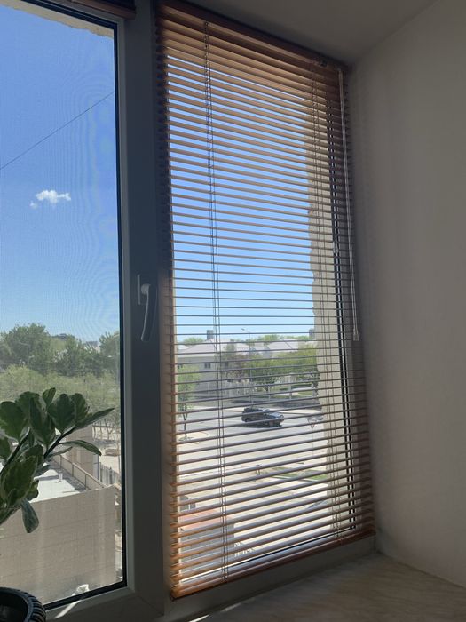 Жалюзи оконные б/у