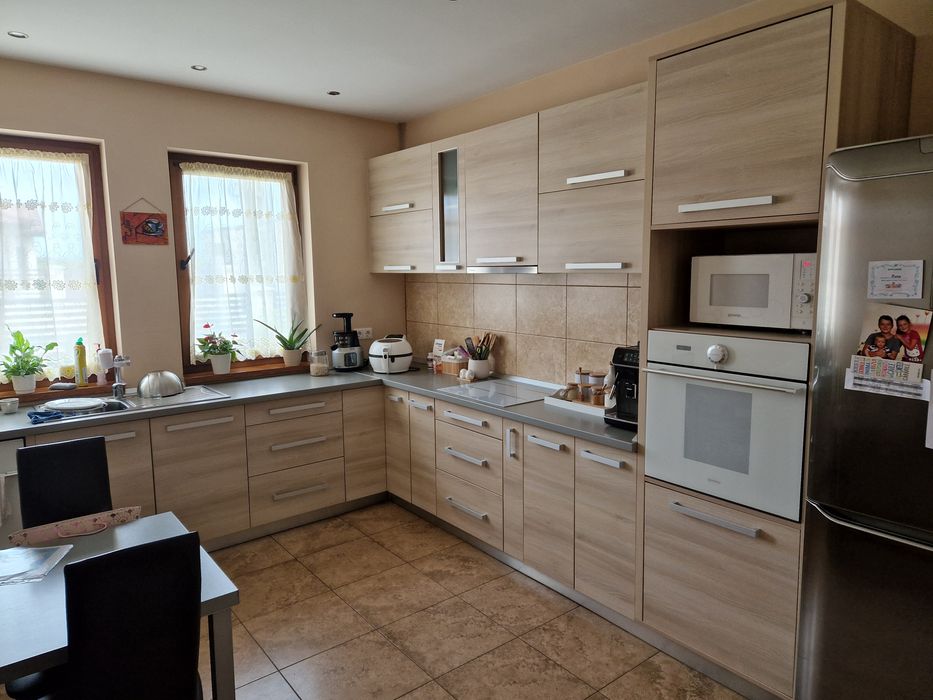 Casa 120 mp complet mobilata și utilată.