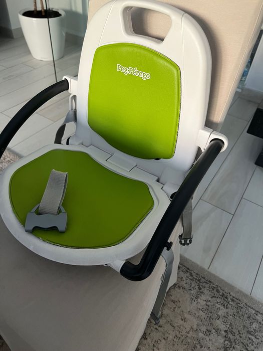 Столче за хранене с масичка за бебе деца Peg Perego