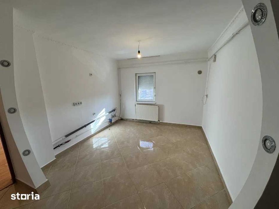 Apartament 3 camere decomandat in Micro 16 – Strada Fagarasului