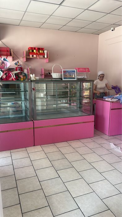 Витрина холодильник продается