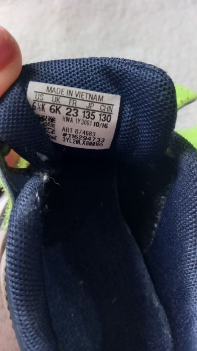 Маратонки Адидас номер 23