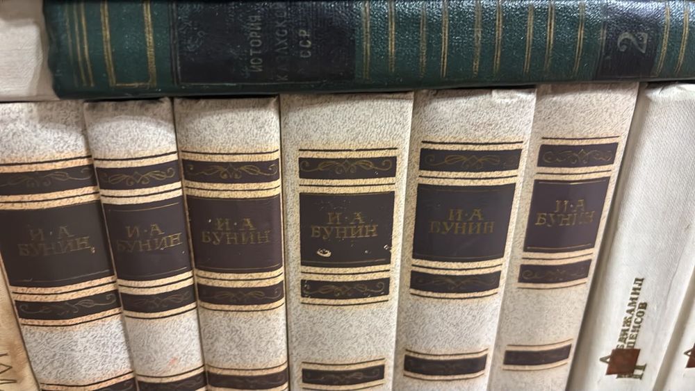Книги! Срочно продадим книги томами!