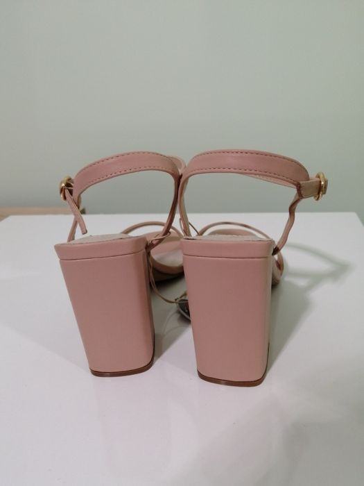 Сандали цвят черен и телесен