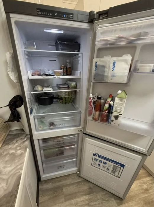 Холодильник Samsung