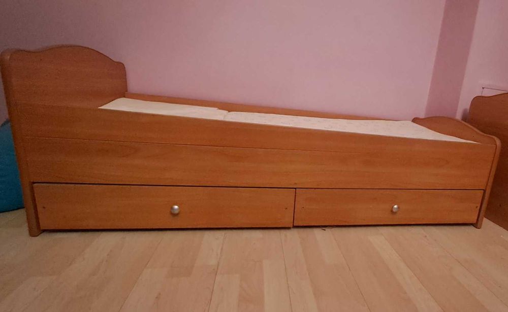 Детско креватче, кошарка и скрин