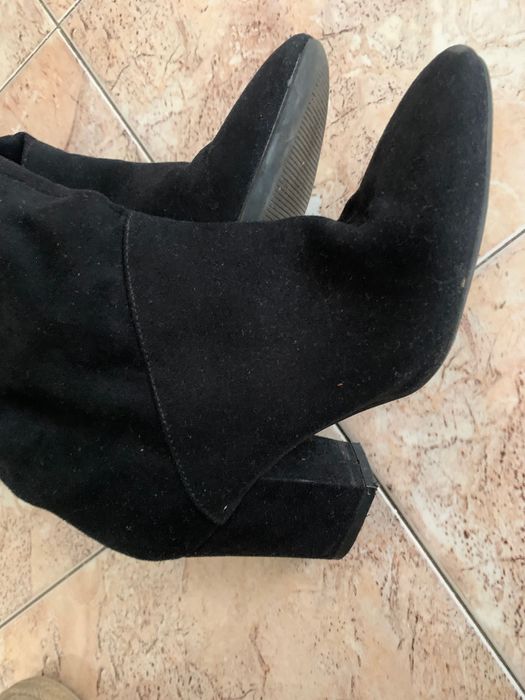 Дамски черни велурени ботуши