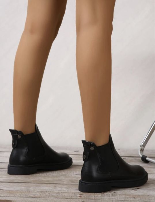 Чисто нови дамски кожени боти