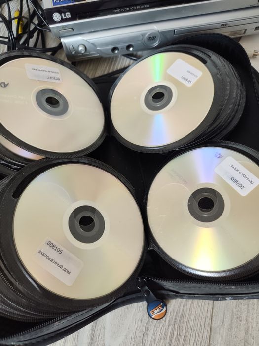 Продам  DVD плеер и диски