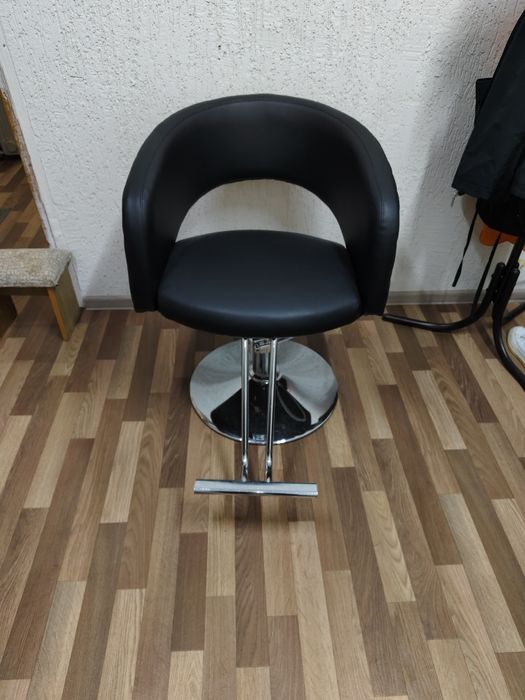 Кресло парикмахерское.