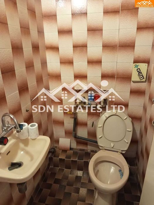 Продава тристаен апартамент южно от бензиностанция Шел