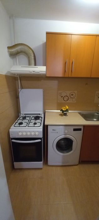 Închiriez garsoniera în zona Craiovei  ,etajul 4 ,