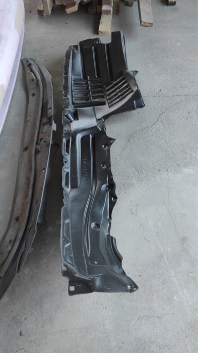 Тайота бампер задний и передний