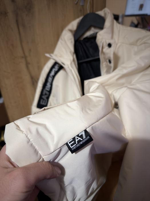 Emporio Armani оригинално ново тънко яке