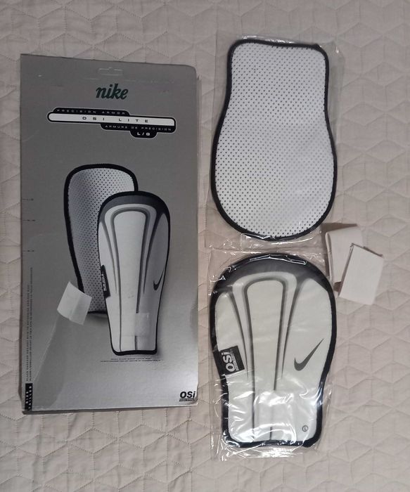 Nike Precision армирани футболни кори-размер L