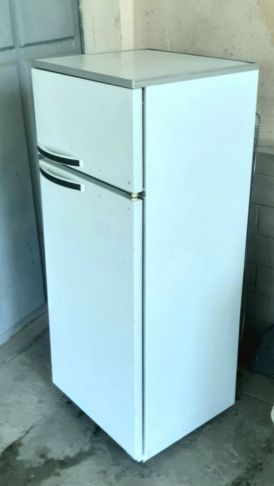 Двухкамерный холодильник Минск 15М. не холодит.