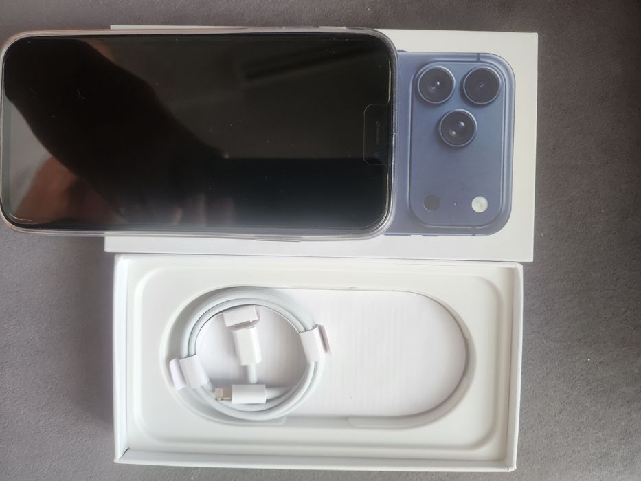 Продам айфон 17 про продам,айфон XR в корпусе