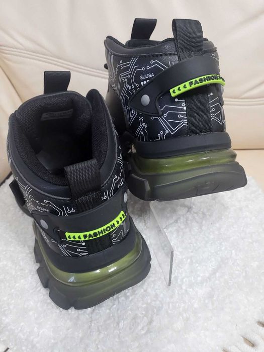 Нови високи маратонки - 42 номер