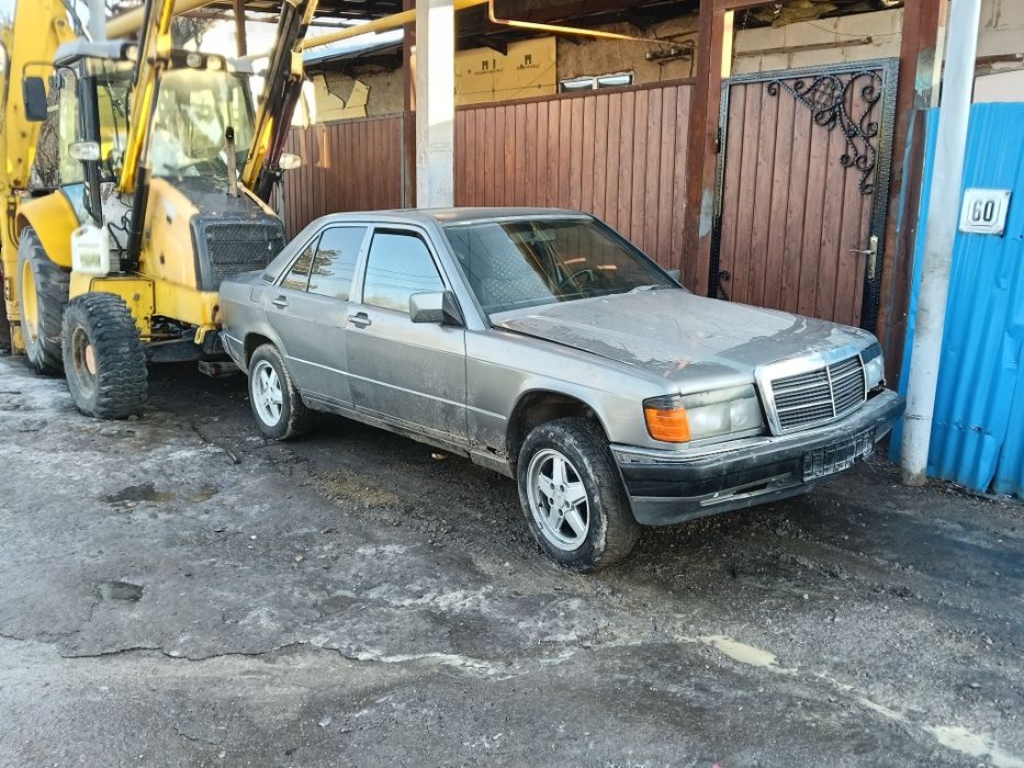 Мерседес. 190.2л бензин