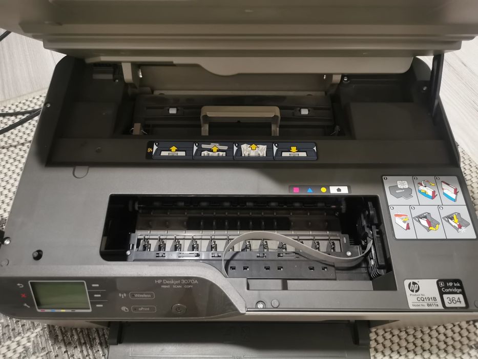 Vând imprimanta HP Deskjet 3070A