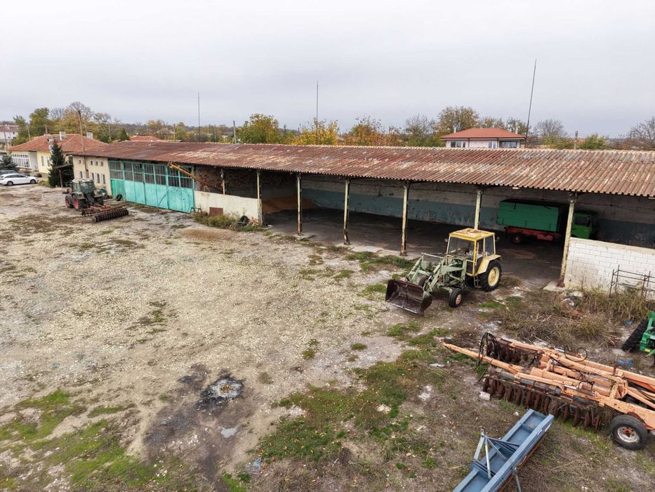 Продава се бизнес имот 6дк във Върбак обл.Шумен