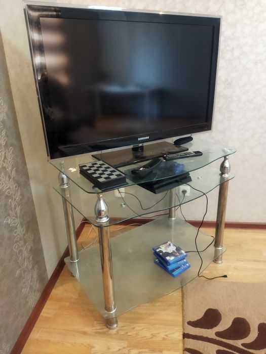 Телевизор с подставкой