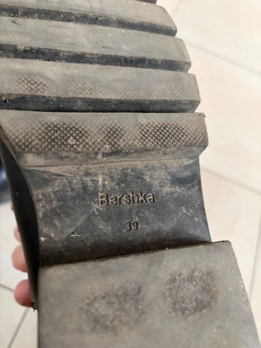 Bocanci Negri Bershka