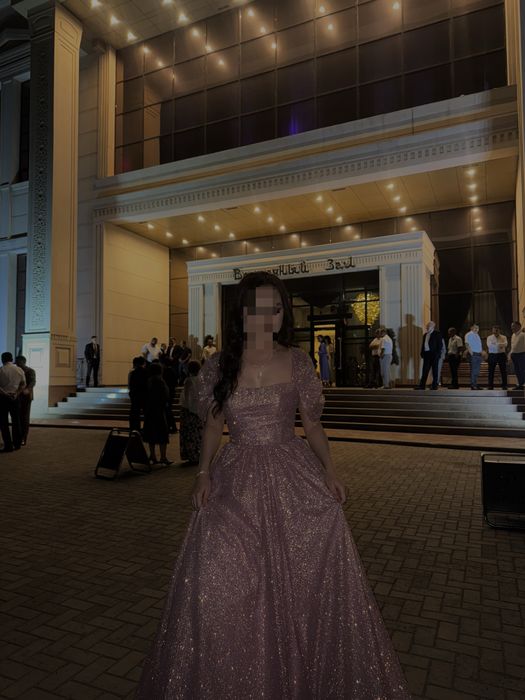 красивое платье нежно-розового цвета