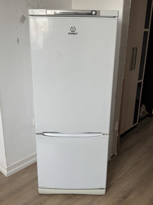 Холодильник Indesit