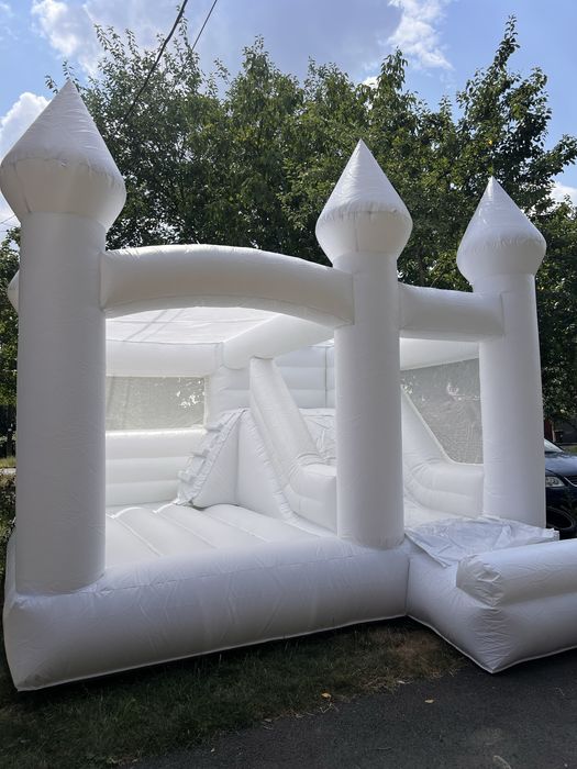 Castel cu tobogan gonflabil alb nunta botez