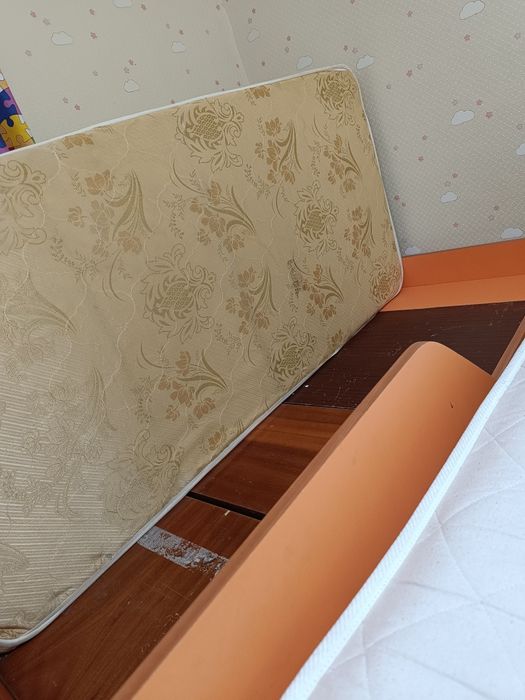 Кровать детская с матрасом