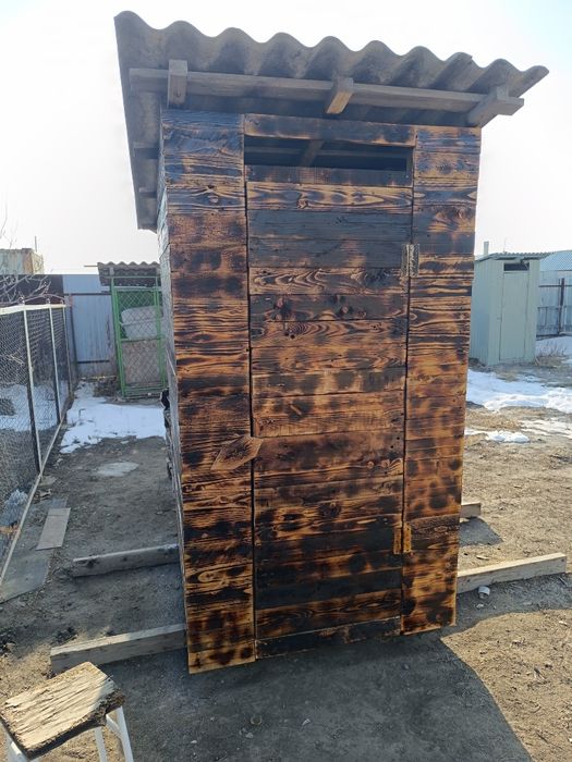 Уличный туалет.   .