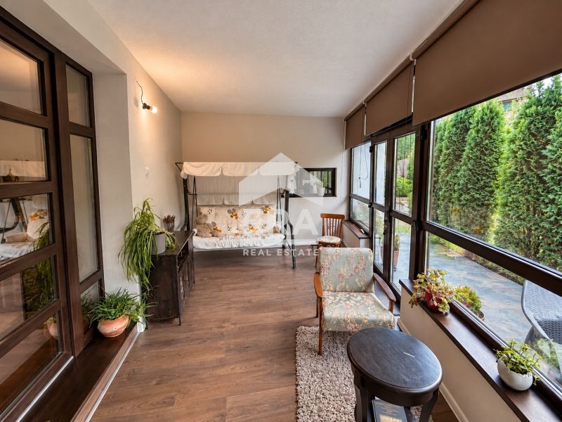 Продава се Къща в Варна, Изгрев - 238 кв.м за 4160 €/кв.м - Снимка #2